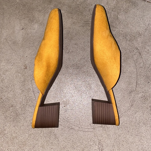 Universal Thread Mules - Picture 2 of 4